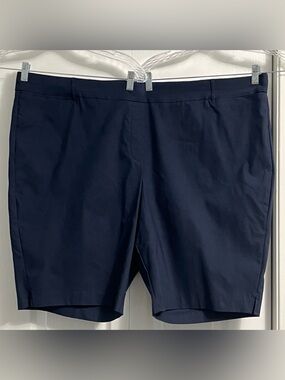 PENNINGTONS Universal Fit Savvy navy blue Bermuda shorts NWT women’s size 32